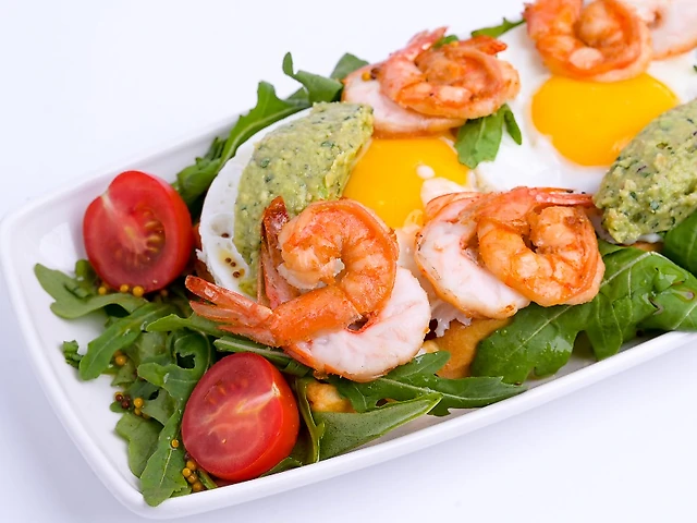 Сніданок з креветками і гуакамоле