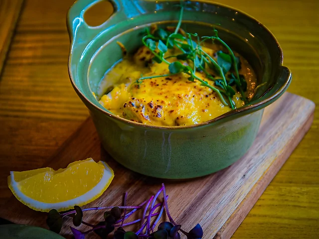 Рапани з грибами у вершковому соусі