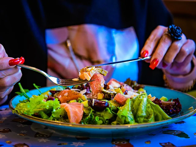 Салат з лососем