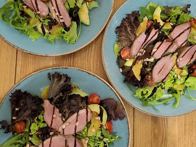 Салат із качкою