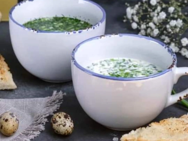 Окрошка на айрані з шинкою