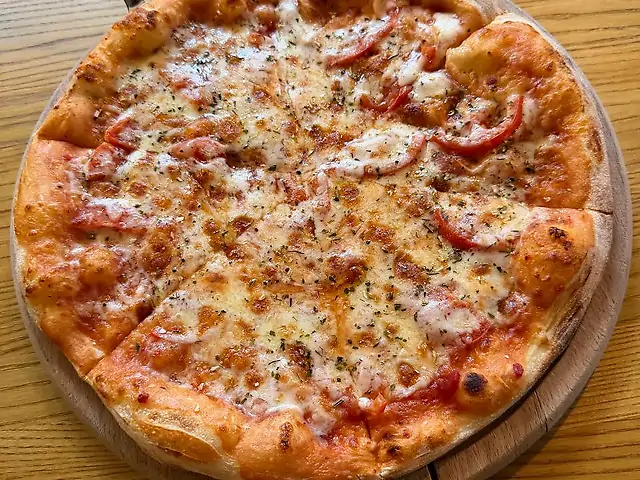 Піца з куркою та грибами