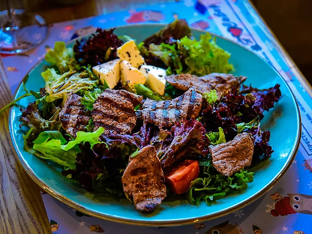 Салат з телятиною гриль