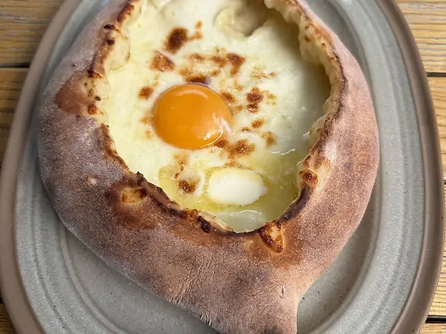 Хачапурі по-аджарськи