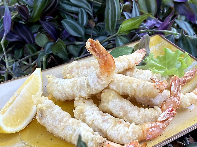 Креветка в темпурі з соусом ананас-манго