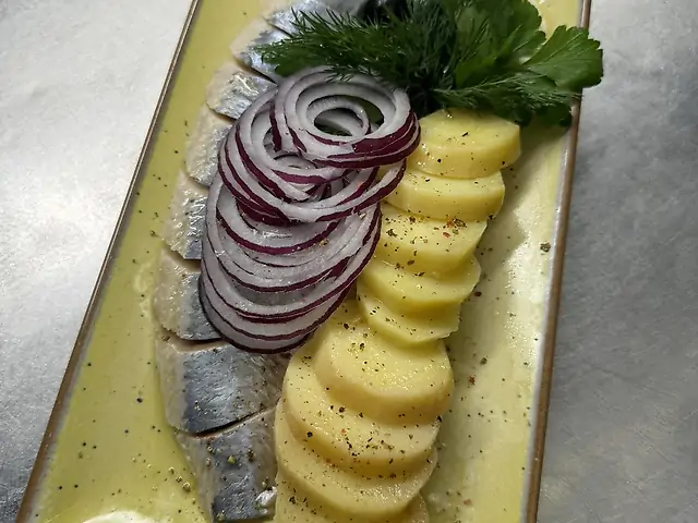 Оселедець з відвареною картоплею