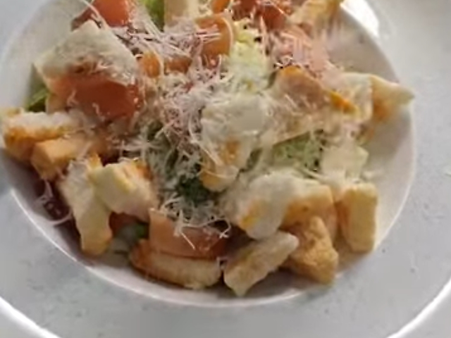 Салат Цезар з лососем