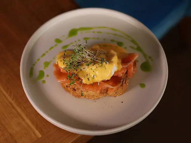 Авокадо-тост з лососем