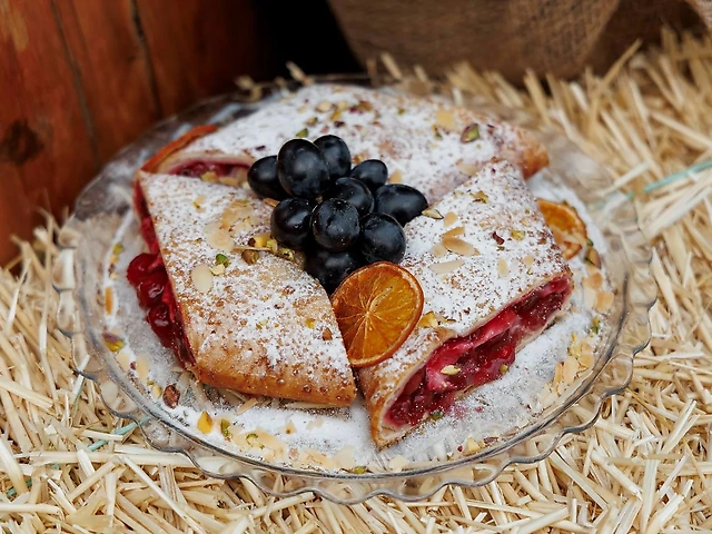 Штрудель з вишнею