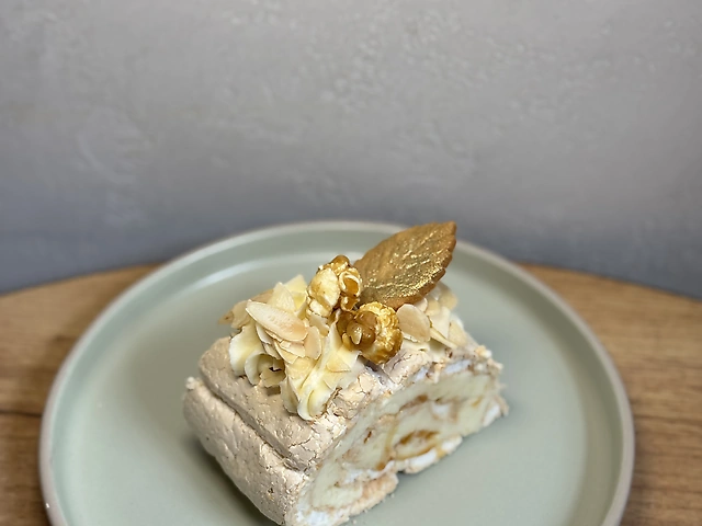 Меренговий рулет