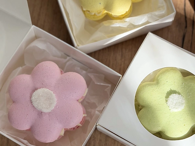 Макаронс квітка (8 березня)