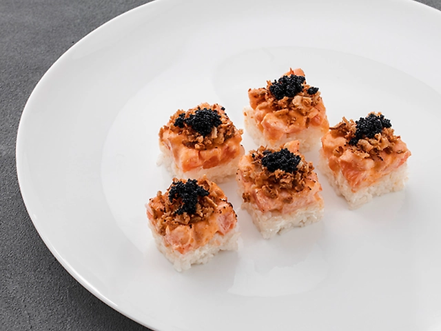 Суші-кейк з лососем