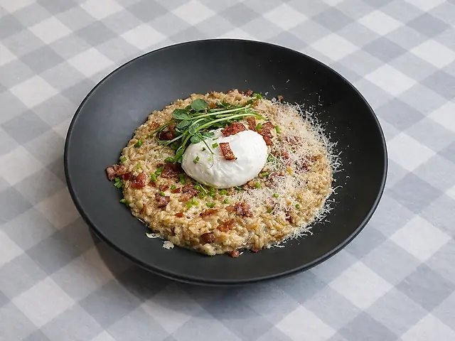 ВІВСЯНКА С БЕКОНОМ ТА ЯЙЦЕМ