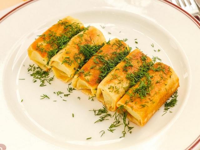 Тонкие блинчики с курицей