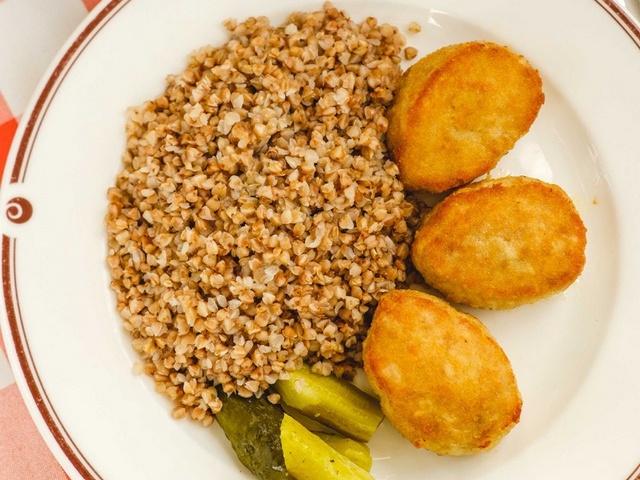 Куриные котлеты в пармезане + гарнир