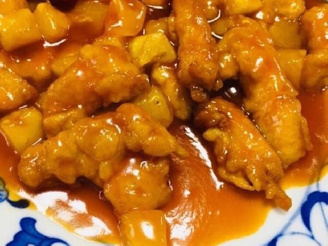 30.菠萝咕噜肉Смажена свинина в кисло-солодкому соусі з ананасами