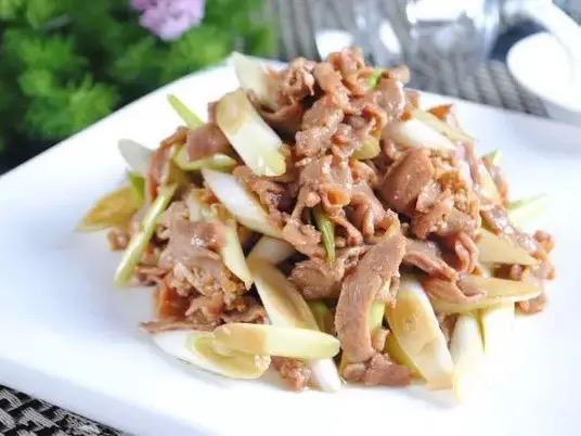 75.葱爆羊肉 Смажена баранина з цибулею