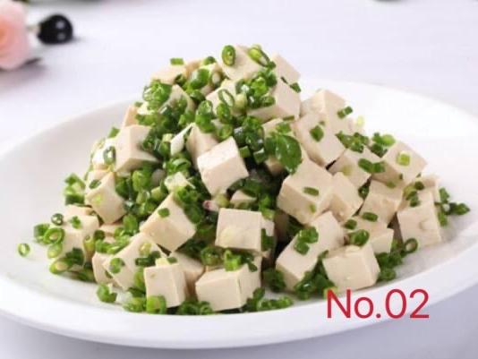 02. 小葱拌豆腐Салат з тофу та зеленою цибулею
