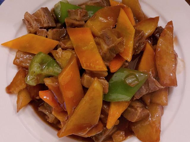 83:土豆烧牛肉смажена яловичина з Картопля