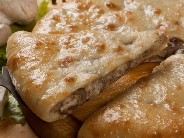 Пиріг з осетинським сиром та грибами