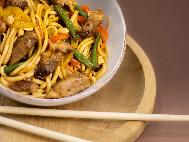 Локшина Удон зі свининою