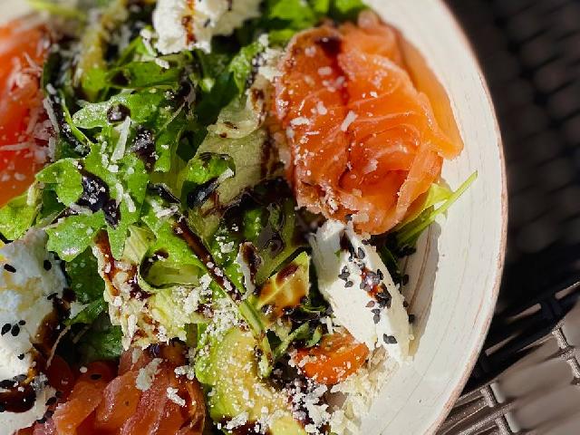 Салат з лососем