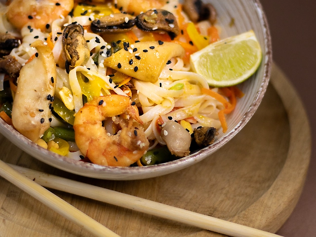 Рисова локшина з морепродуктами