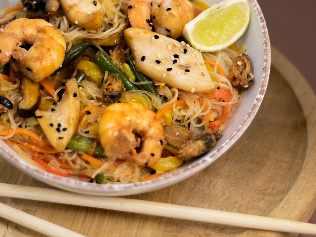 Локшина скляна з морепродуктами