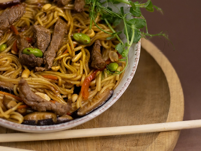 Яєчна локшина з яловичиною