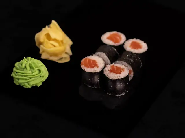 Рол Макі з лососем