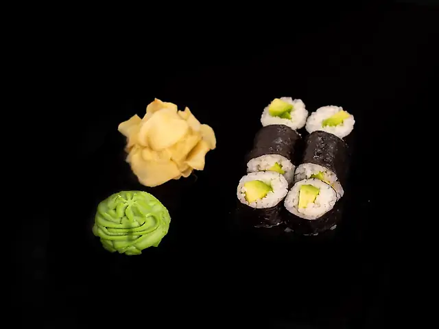 Рол Макі з авокадо