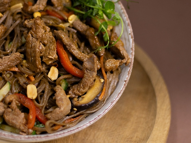 Локшина соба з яловичиною