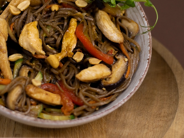 Локшина соба з куркою