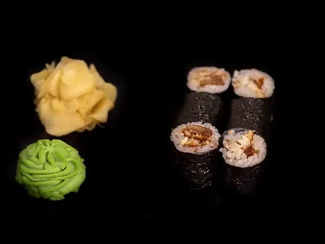 Рол Унагі Макі