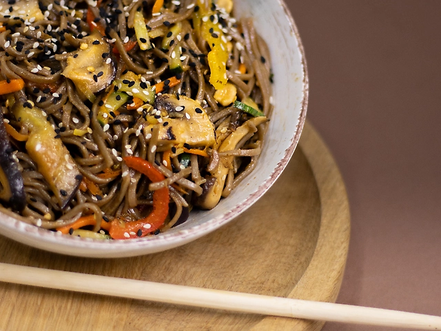 Локшина соба з овочами