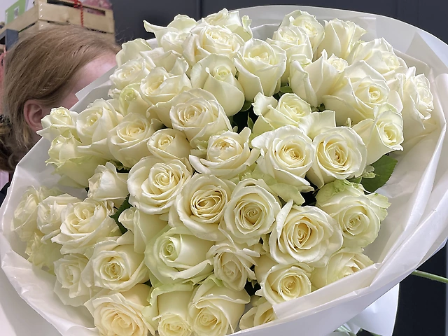 51 біла троянда 60 см