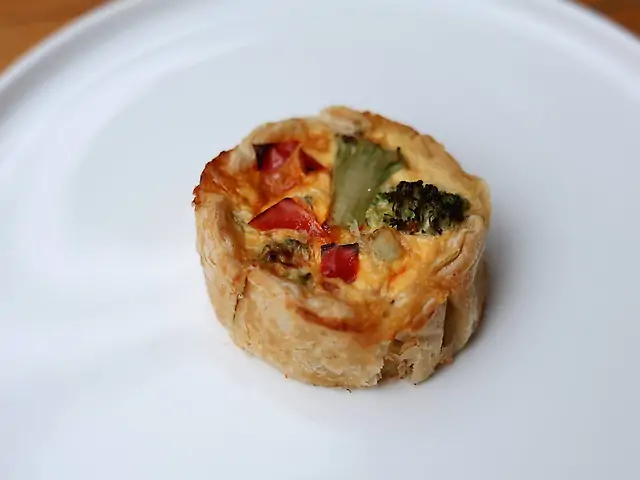 Кіш з броколі та перцем