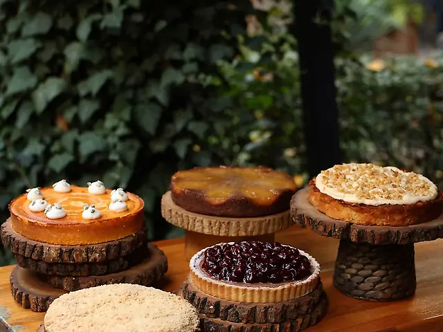 Тарт з вишнею та шоколадом