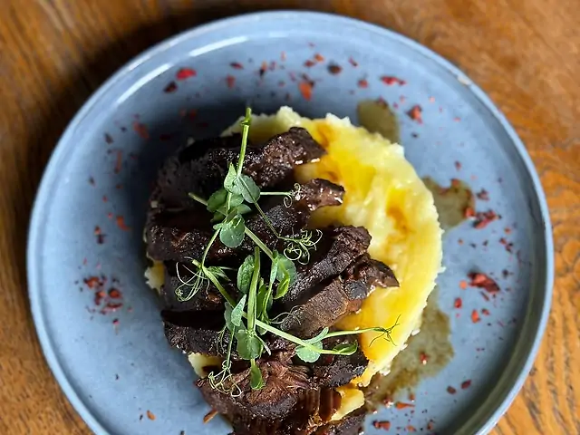 Яловичі щічки