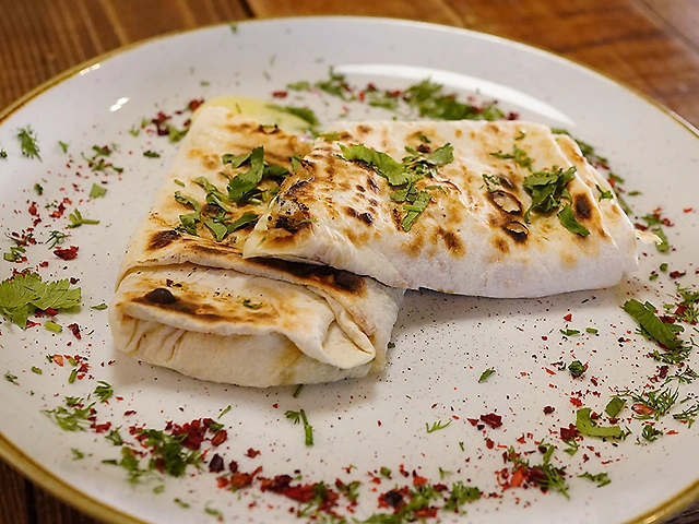 Лаваш із сулугуні