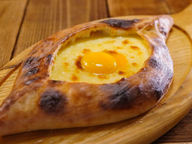 Хачапурі по-аджарськи