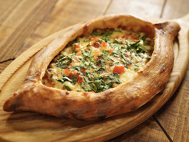 Відкритий хачапурі з мясом