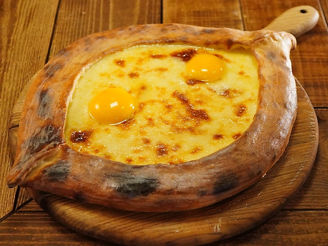 Хачапурі великий по-аджарськи