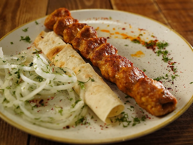 Люля-кебаб з курки та сиром сулугуні