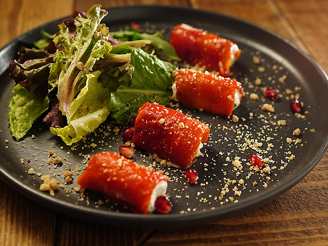 Рулетики із болгарського перцю та сиру надугі