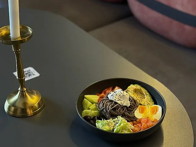 Боул з лососем