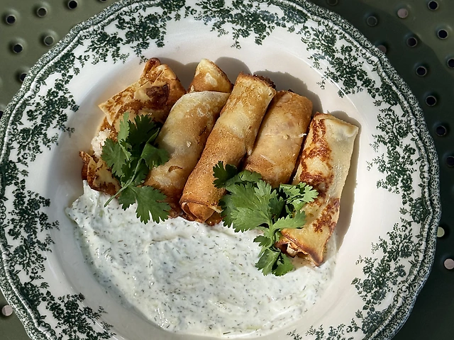 Солоні млинці з куркою