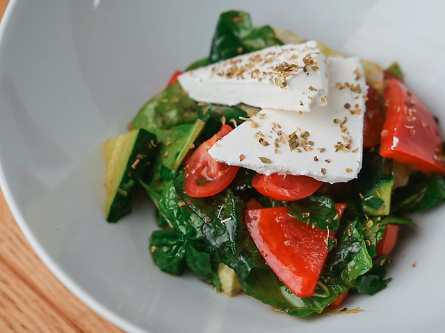 Салат овочевий з фетою