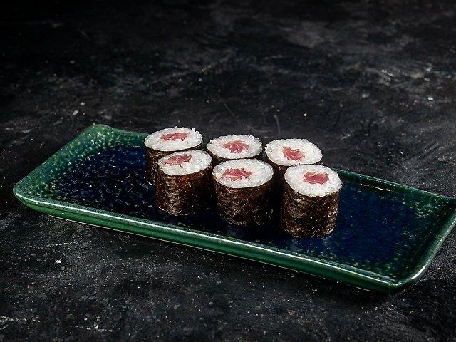 Maki roll with tuna