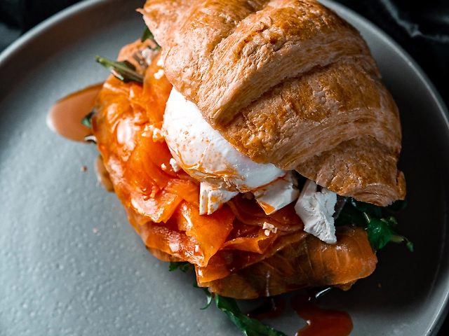 Croissant with salmon: 